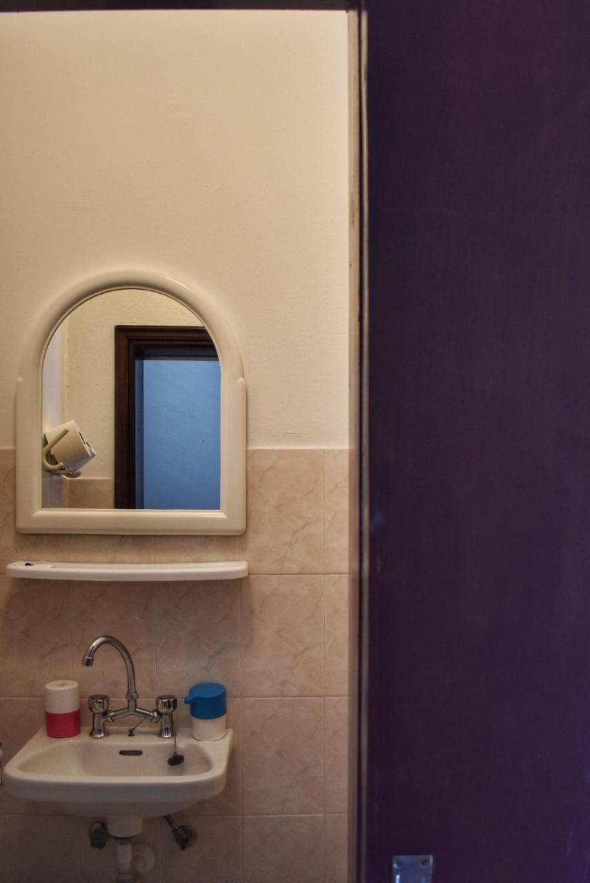 Alisahni Hotell Vári Exteriör bild