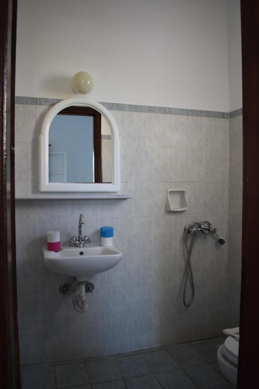 Alisahni Hotell Vári Exteriör bild